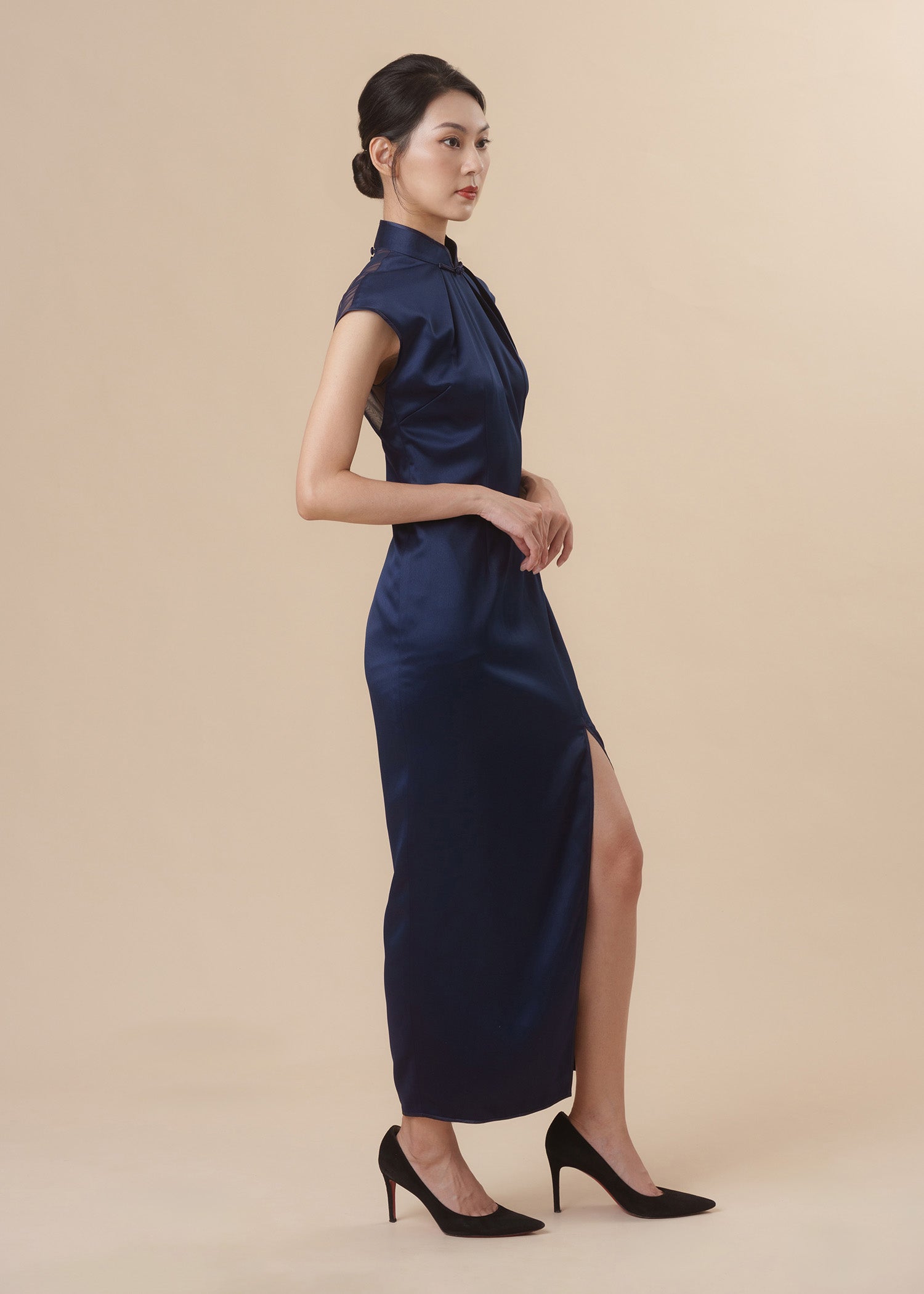 Gloxinia Cap Sleeve Qipao (Dark Blue)