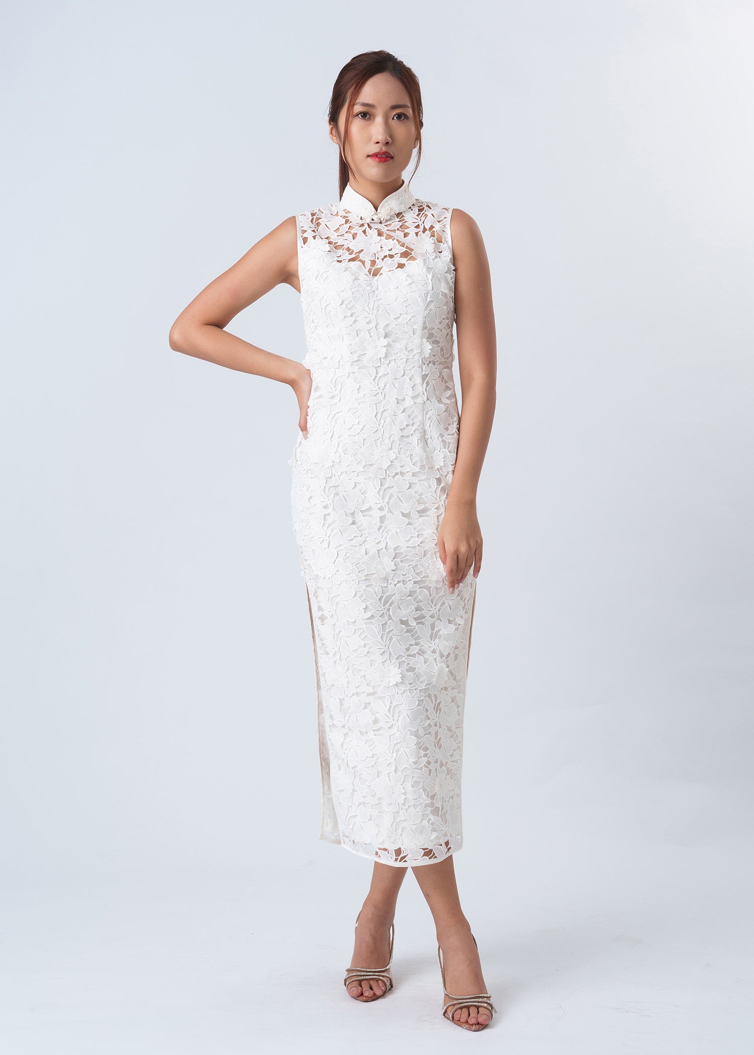 Achillea Sleeveless Lace Bridal Qipao