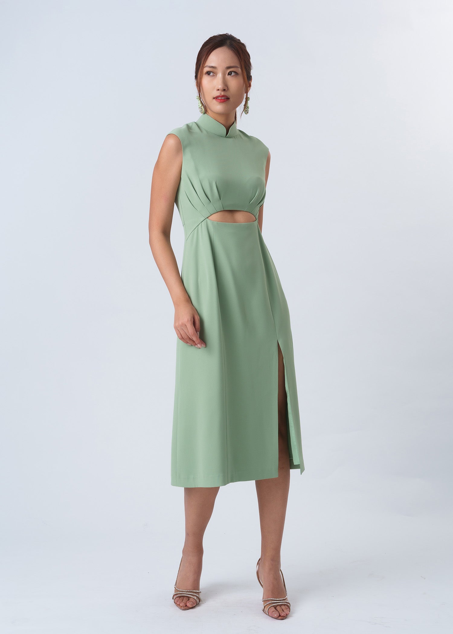 Extended Sleeves Cut Out Qipao (Green)