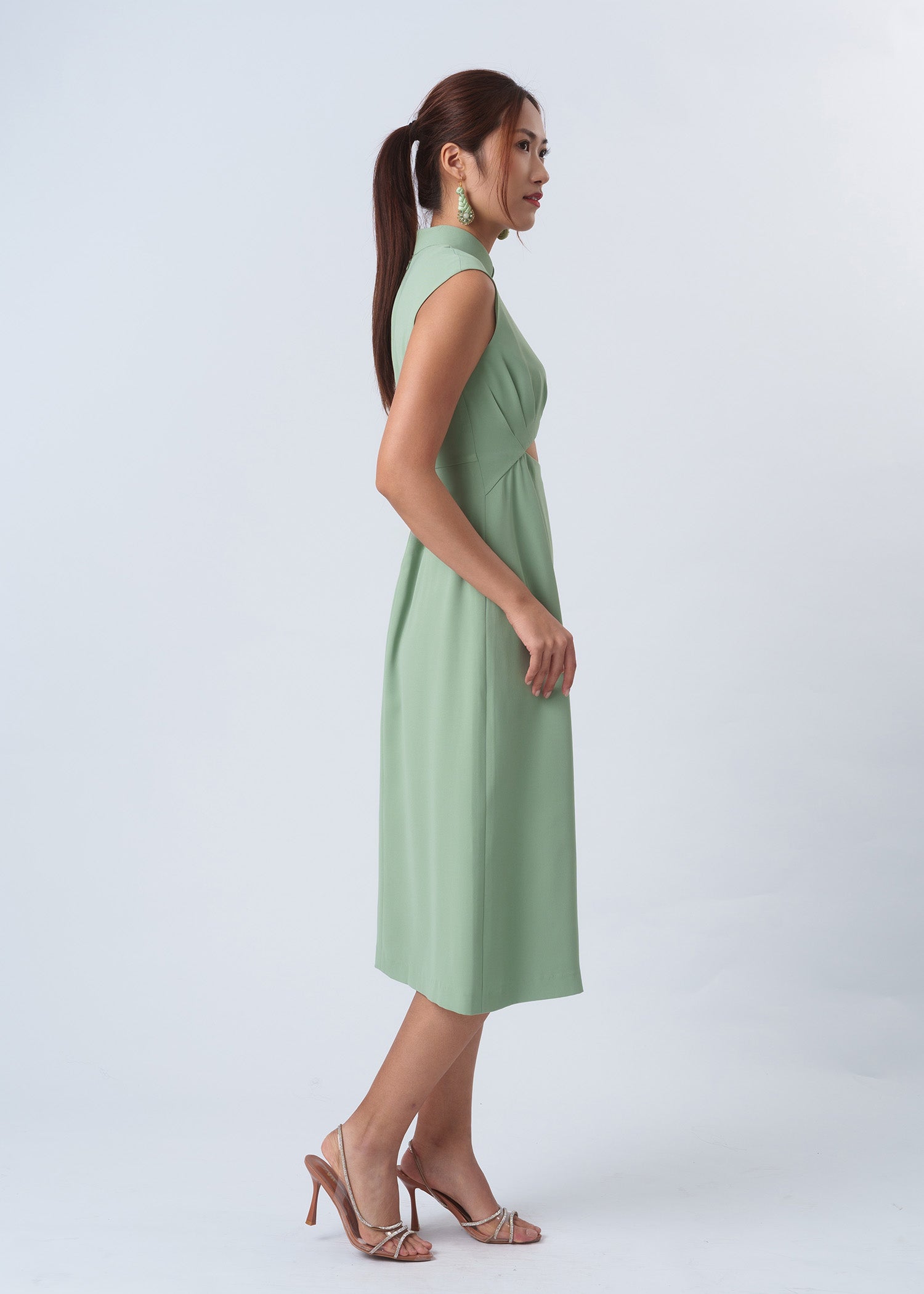 Extended Sleeves Cut Out Qipao (Green)