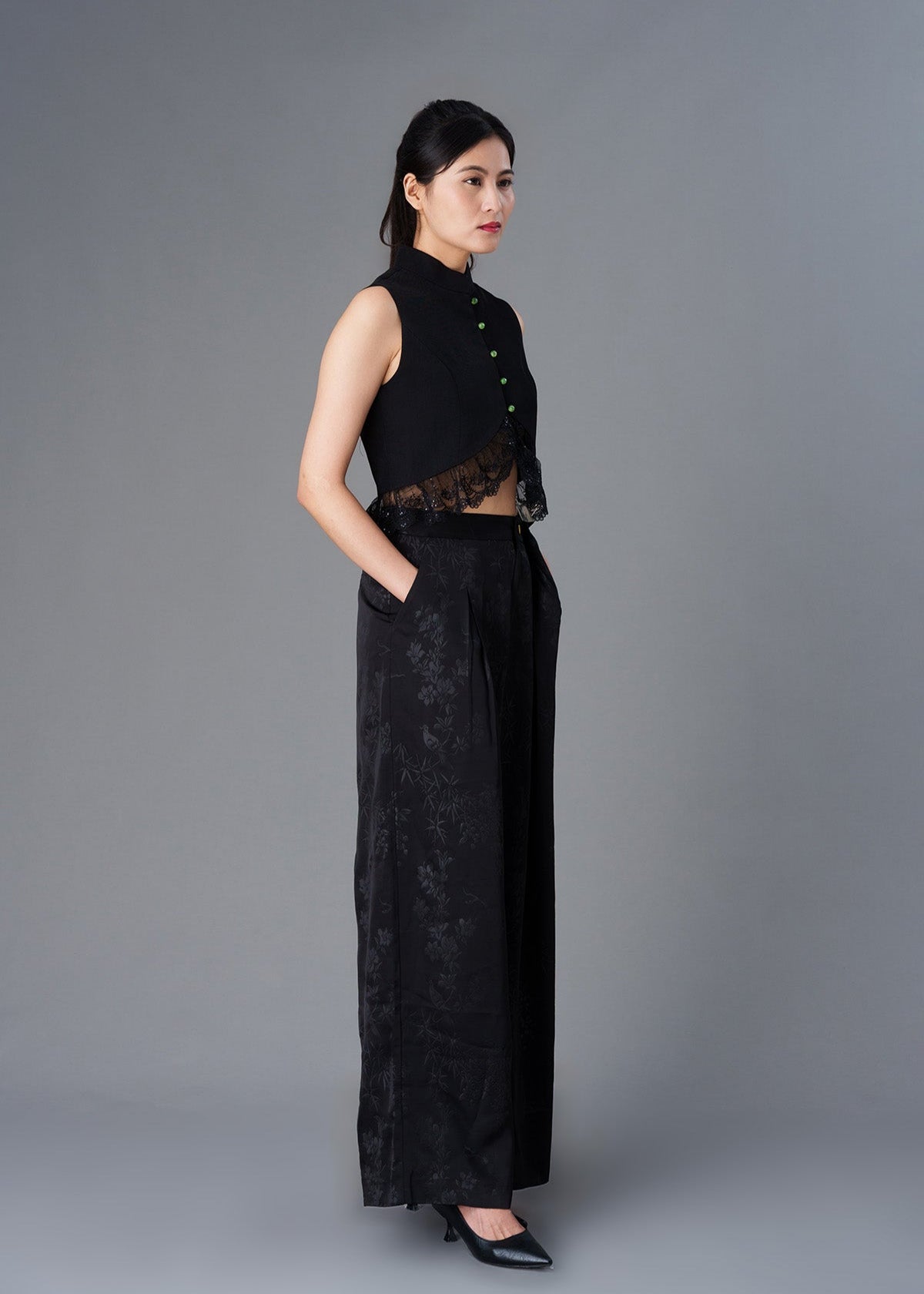Sleeveless Jade Button Up Top w Lace (Black)