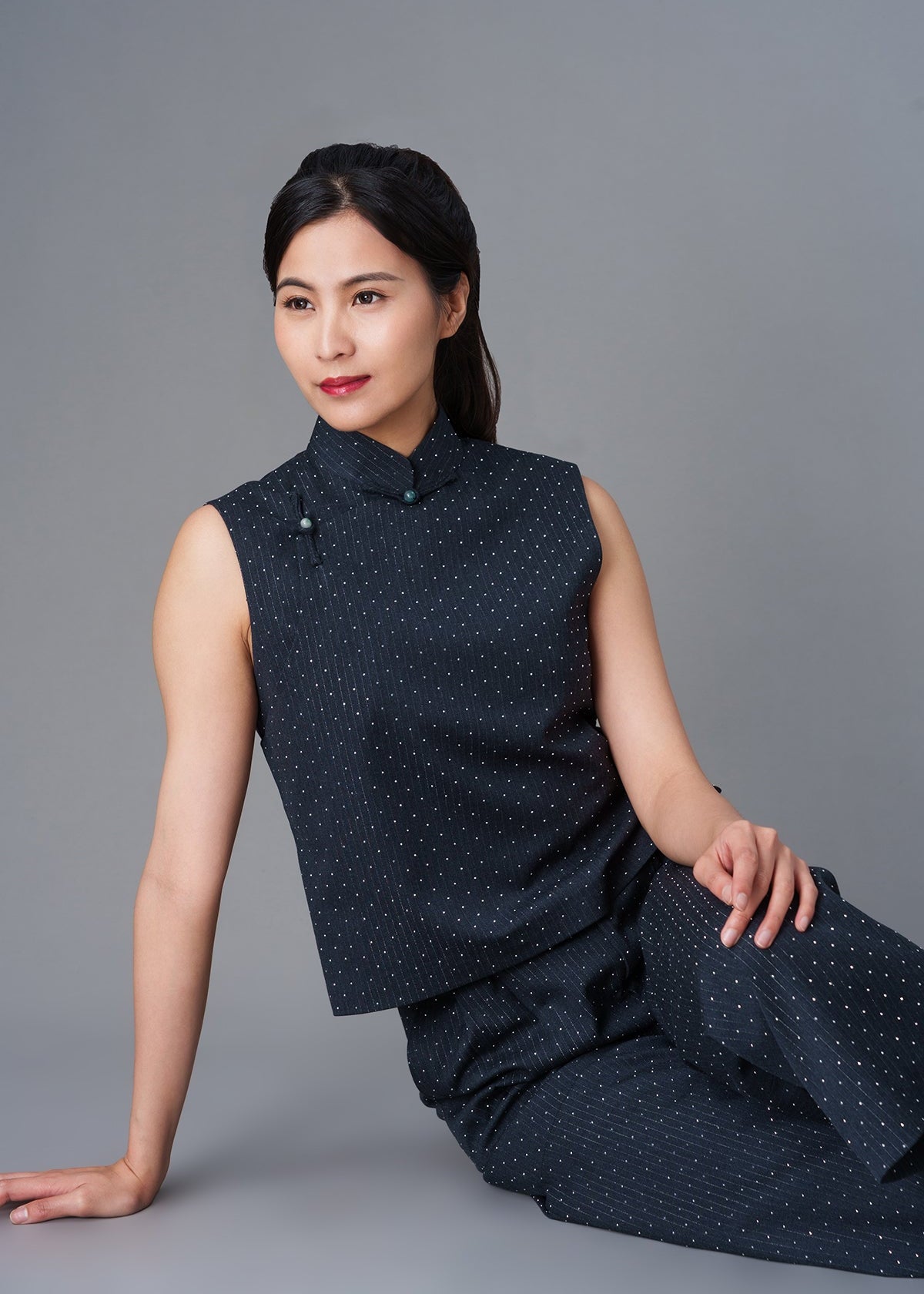 Sleeveless Allover Crystals Qipao Top (Black)