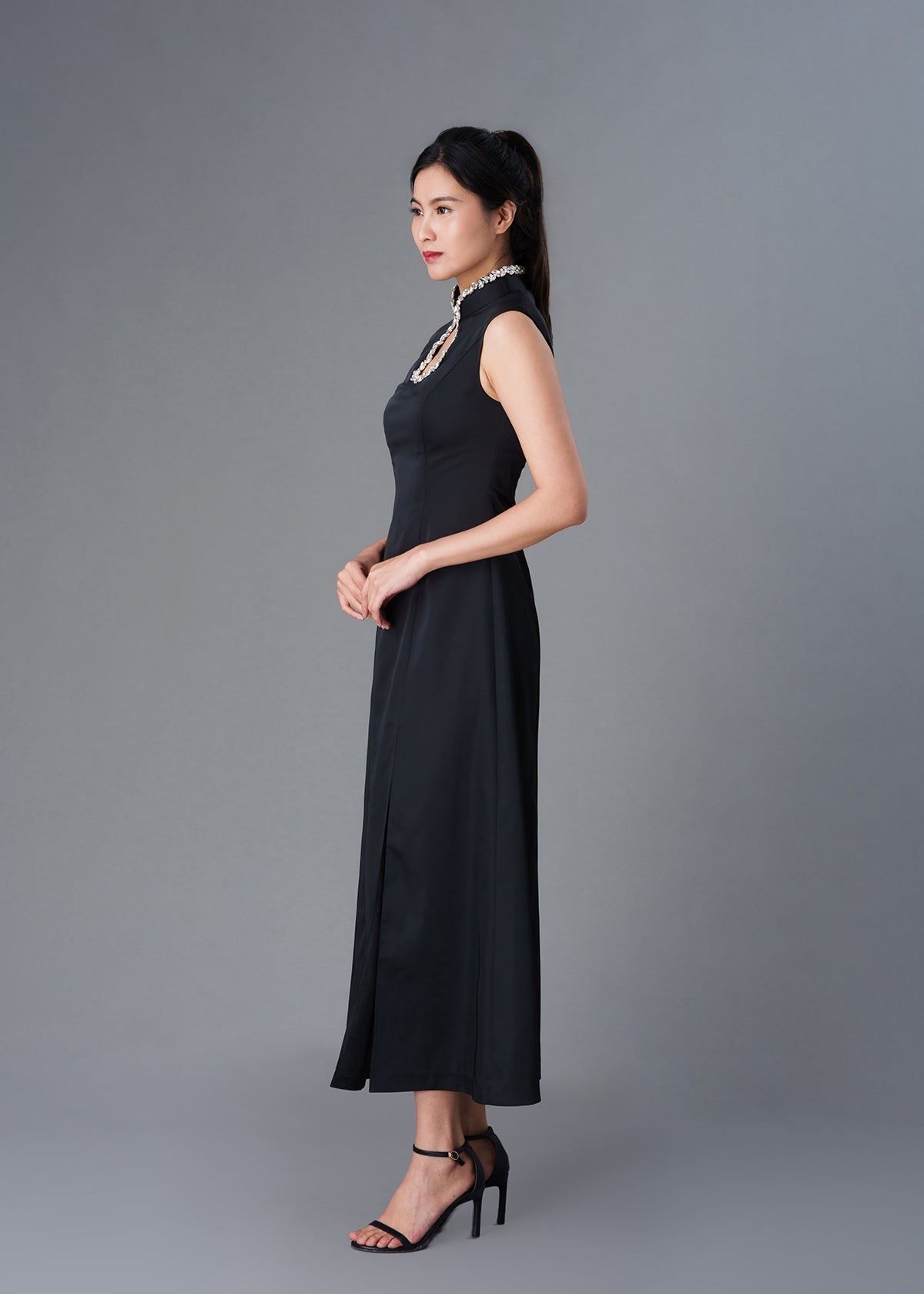 Crystal Keyhole Qipao (Black)