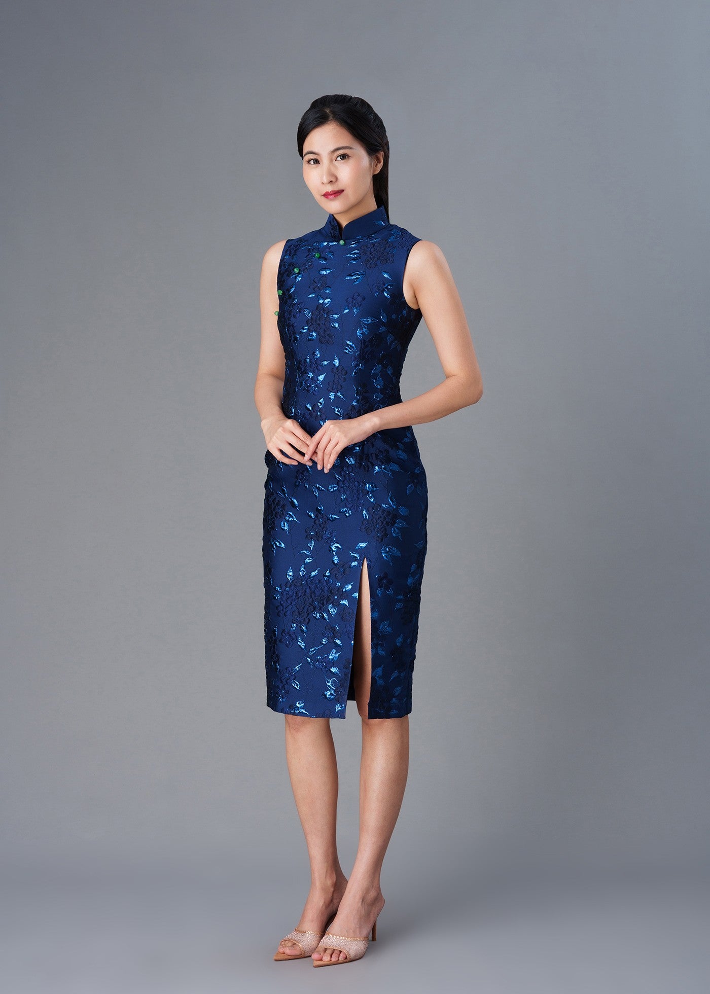 Sleeveless Brocade Qipao (Dark Blue)