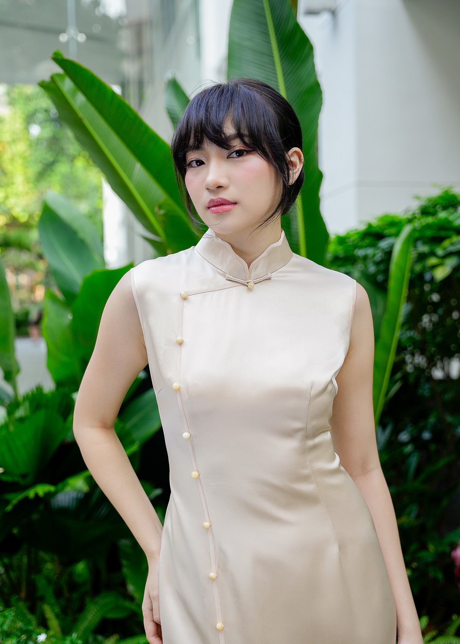 Sleeveless Satin Qipao (Champagne)