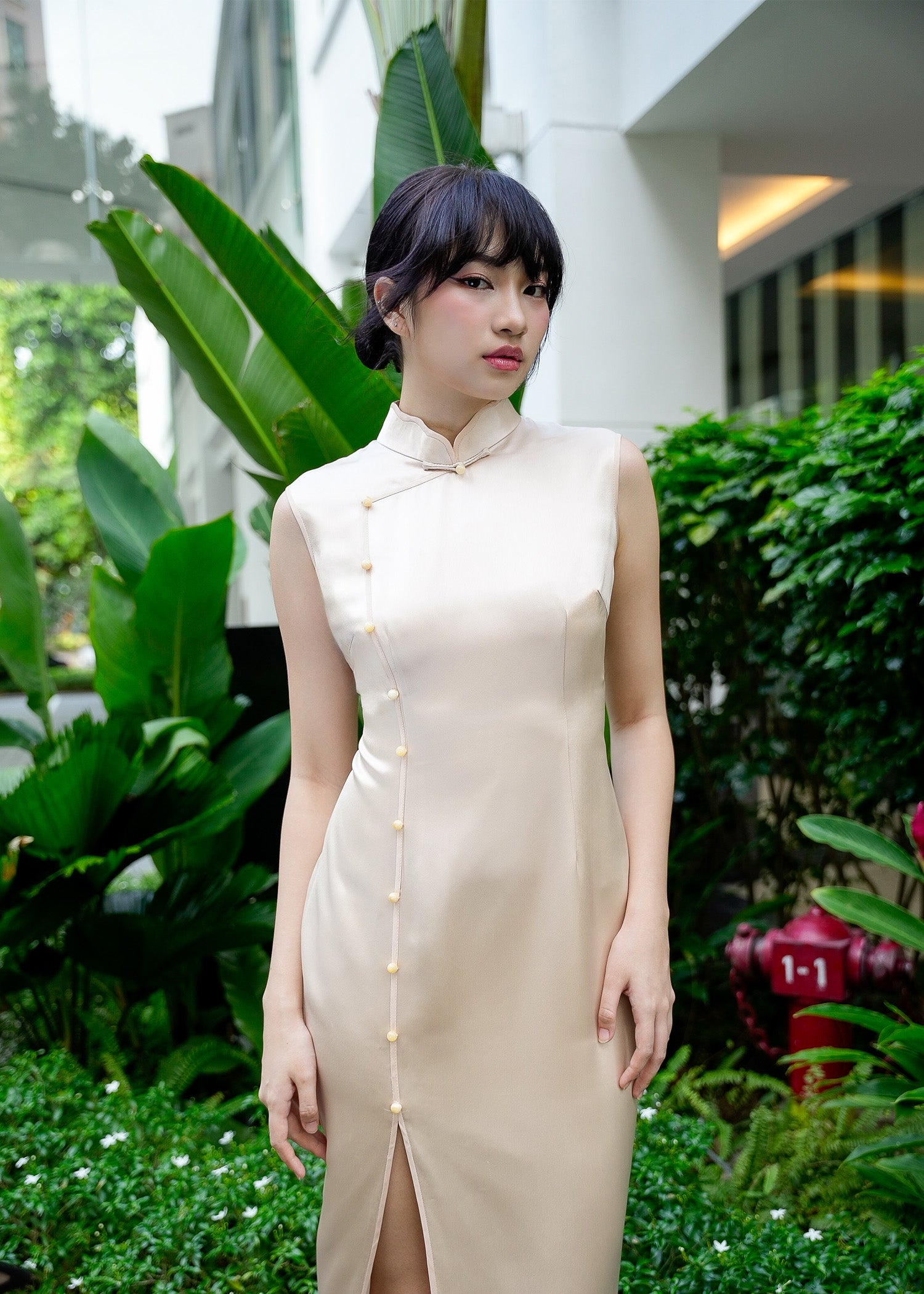 Sleeveless Satin Qipao (Champagne)