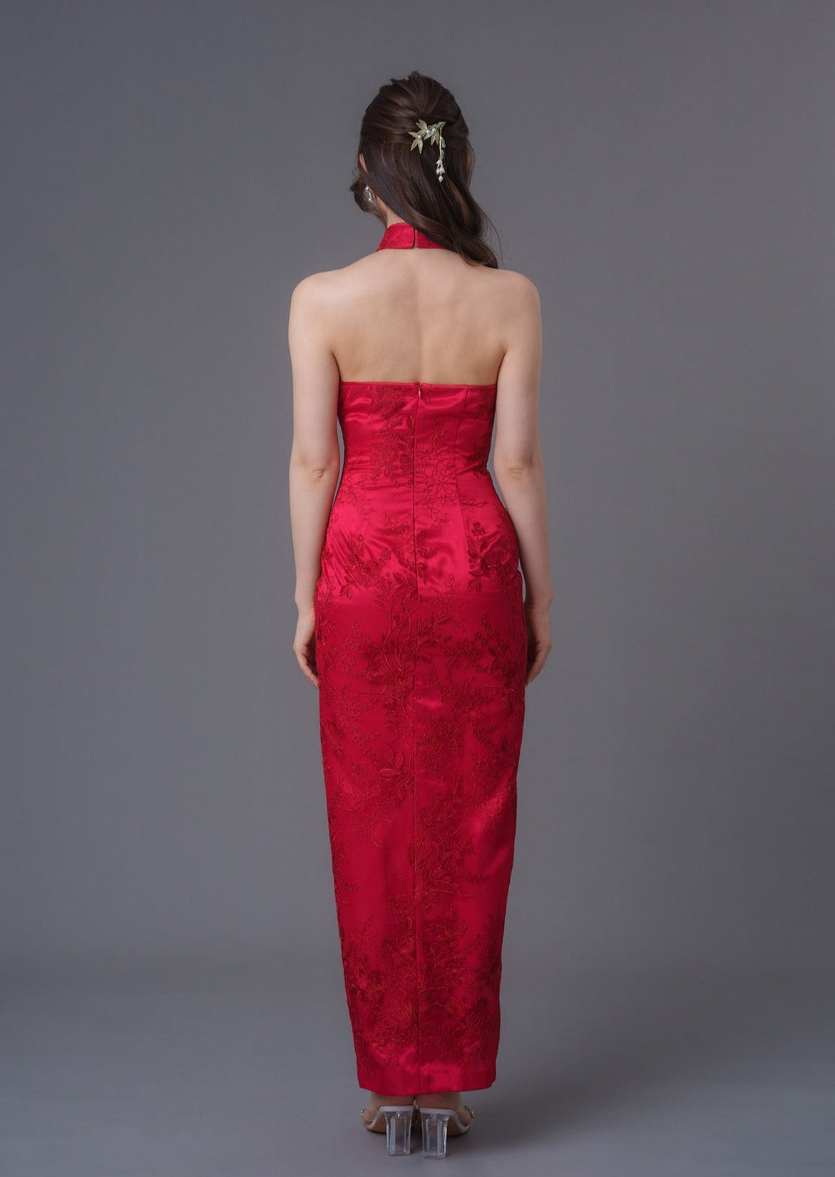 Qipology - Bridal Halter Open Back Lace Qipao with front slit, featureing a classic mandarin collar and pankou button. Perfect for tea ceremony. (back body picture)