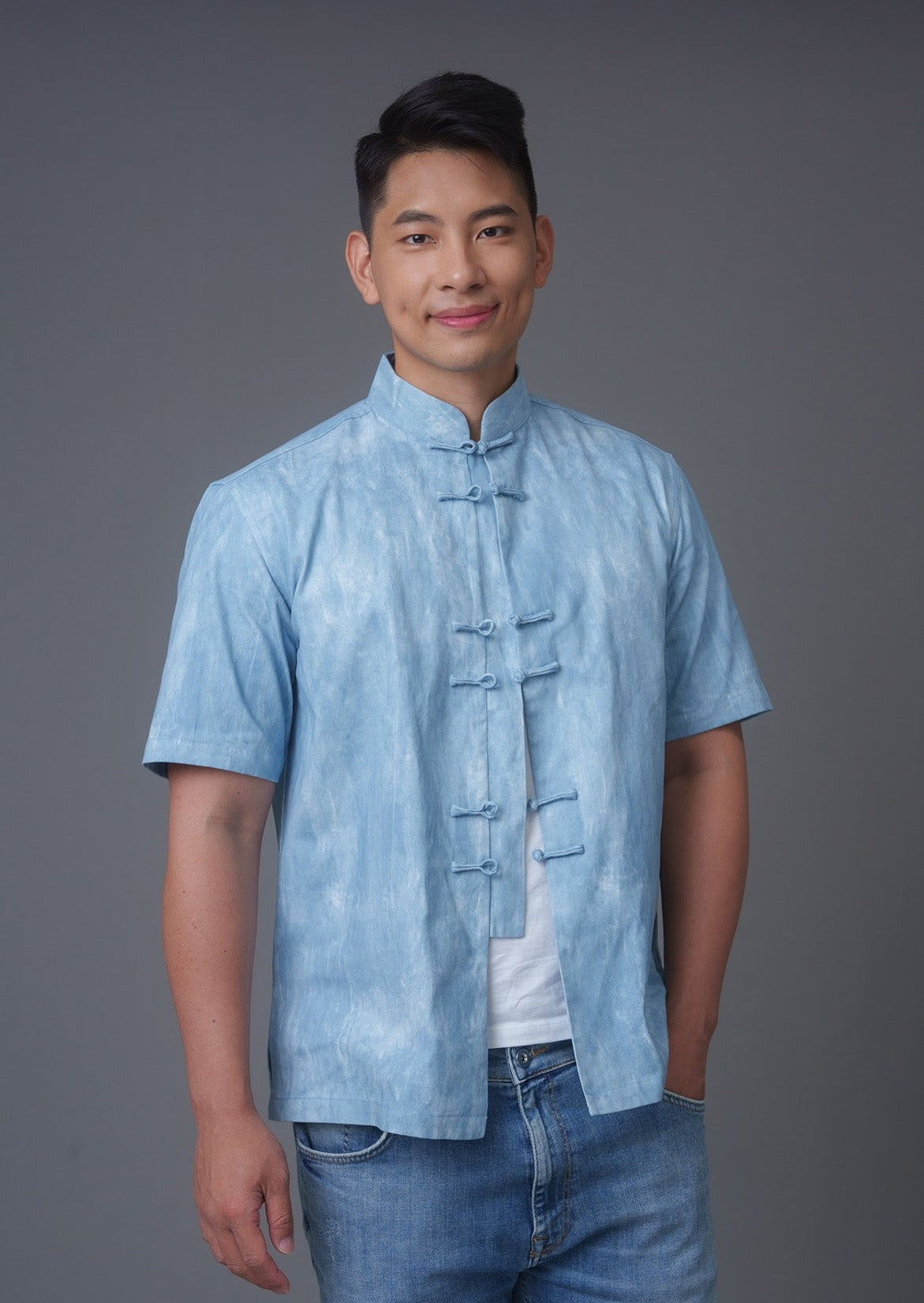 Qipology Men's Short Sleeves Denim Tie Dye Tang Shirt (Half body); Frog buttons; Mandarin Collar